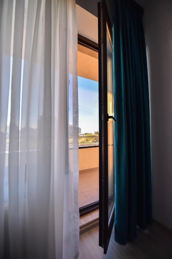 Apartment Summerland Mamaia Exteriör bild